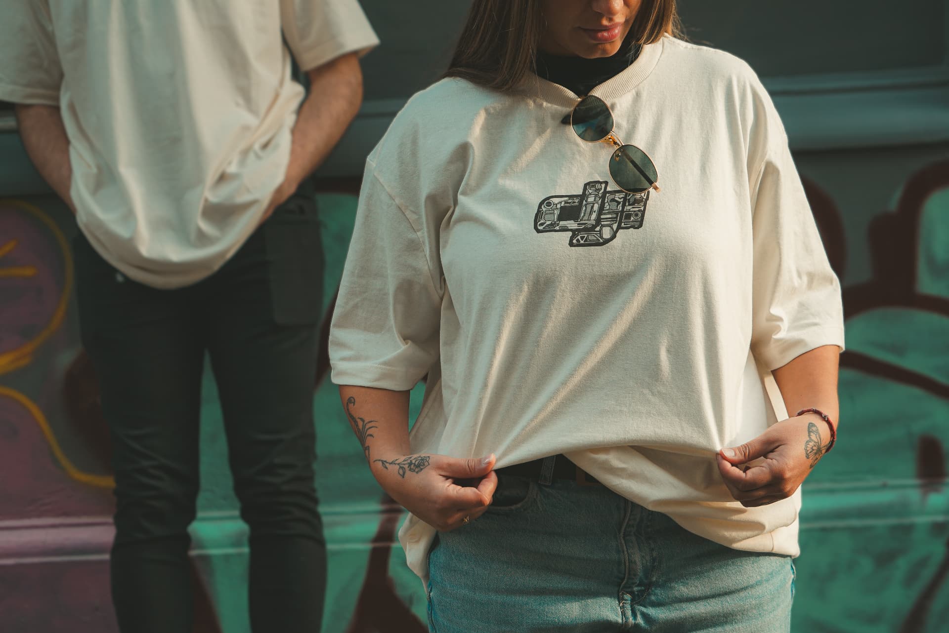 Remera con gráfica impresa — detalle de producto